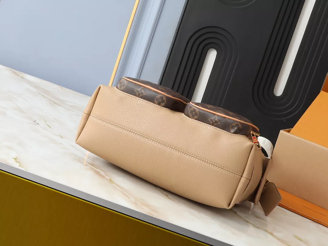 Louis Vuitton AAA Quality Messenger Bags For Women Flexible 504