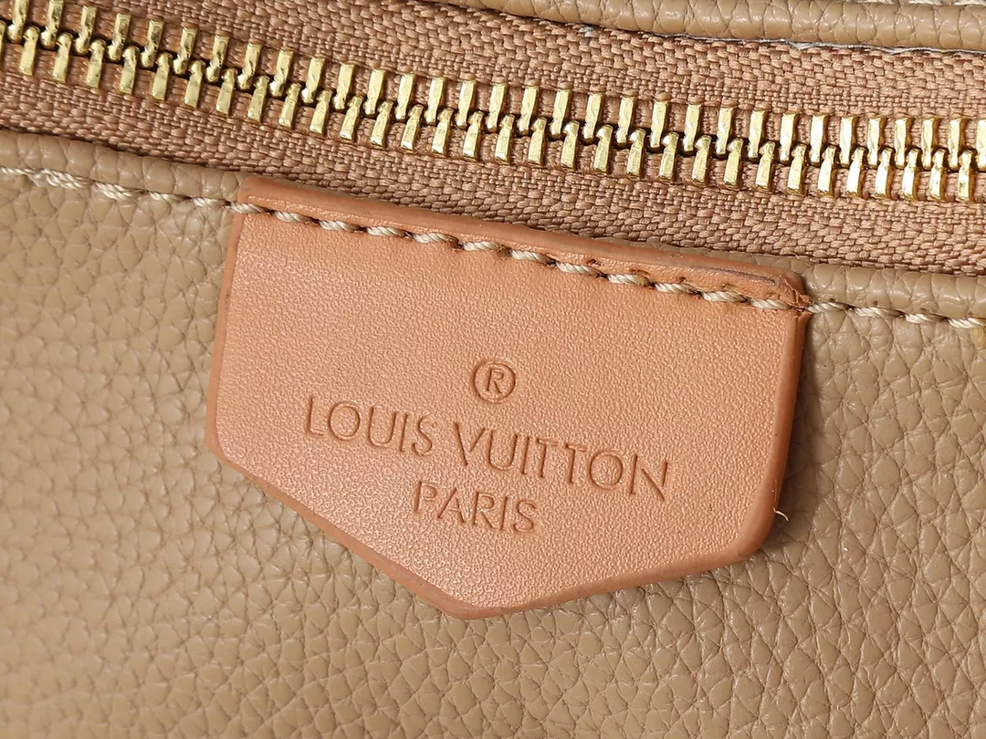 Louis Vuitton AAA Quality Messenger Bags For Women Flexible 504