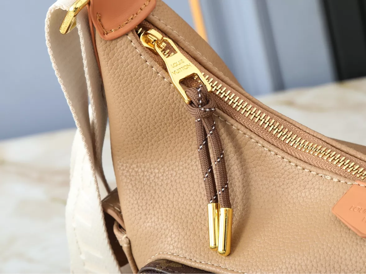 Louis Vuitton AAA Quality Messenger Bags For Women Flexible 504