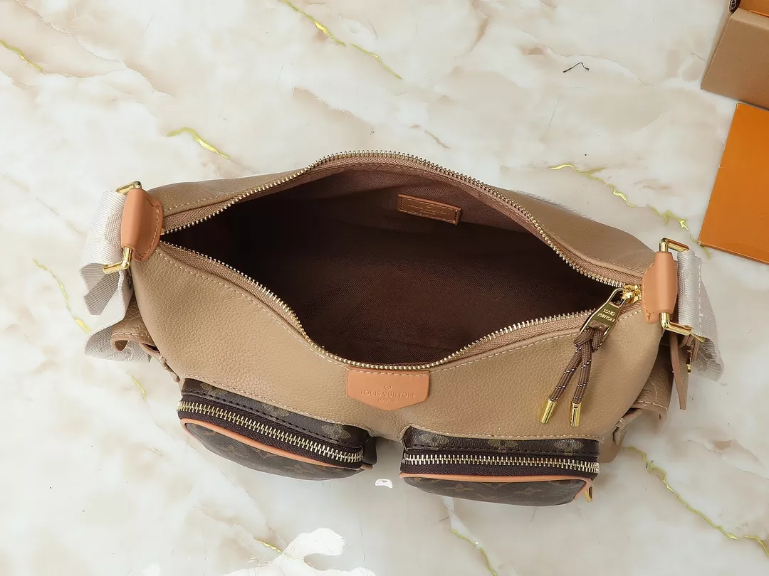 Louis Vuitton AAA Quality Messenger Bags For Women Flexible 504