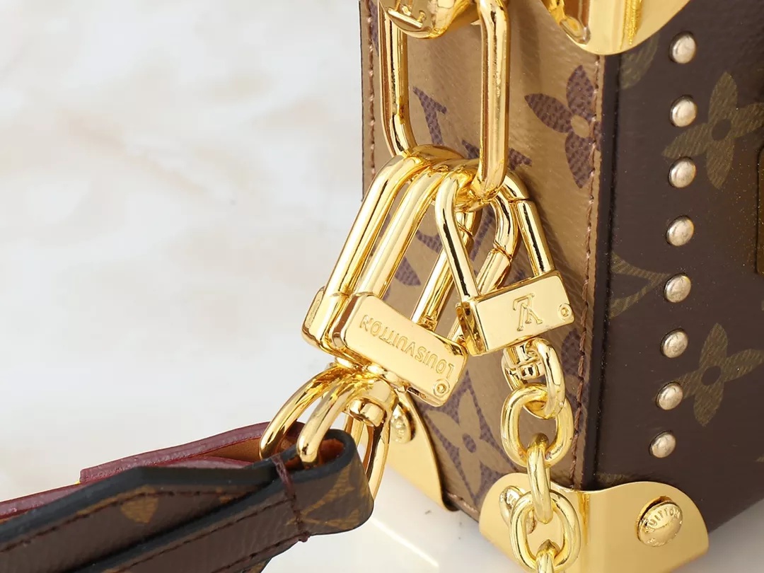 Louis Vuitton AAA Quality Messenger Bags For Women Flexible 862
