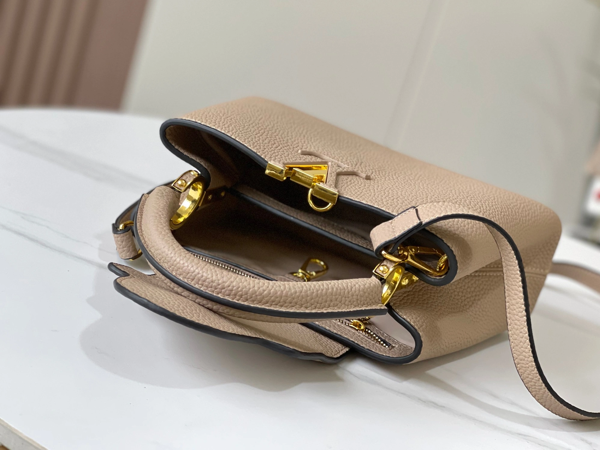 Louis Vuitton AAA Quality Messenger Bags For Women Functional 8078