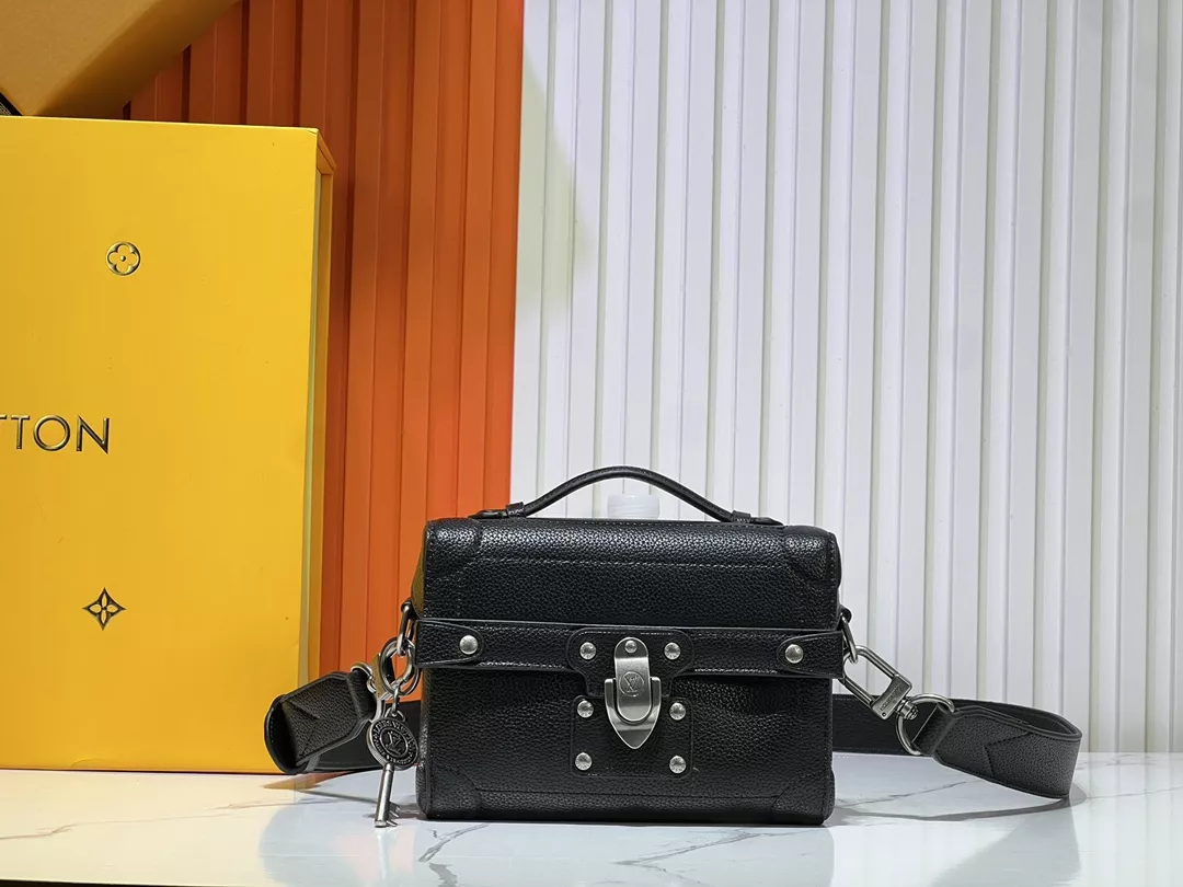 Louis Vuitton AAA Quality Messenger Bags For Women GoAnywhere 7970