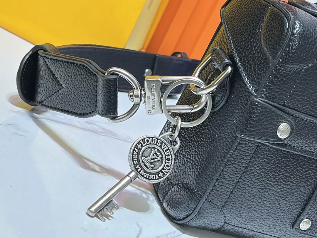 Louis Vuitton AAA Quality Messenger Bags For Women GoAnywhere 7970