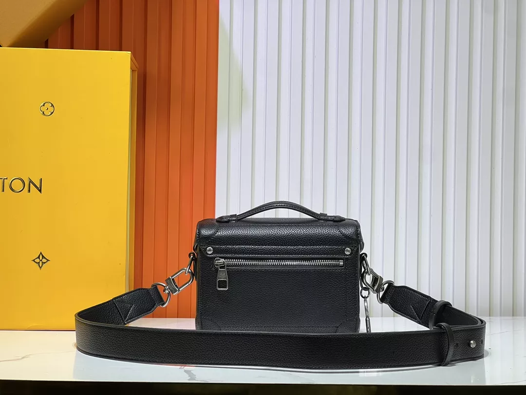 Louis Vuitton AAA Quality Messenger Bags For Women GoAnywhere 7970