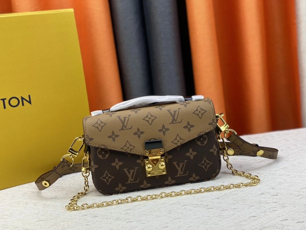 Louis Vuitton AAA Quality Messenger Bags For Women GoodFit 6689