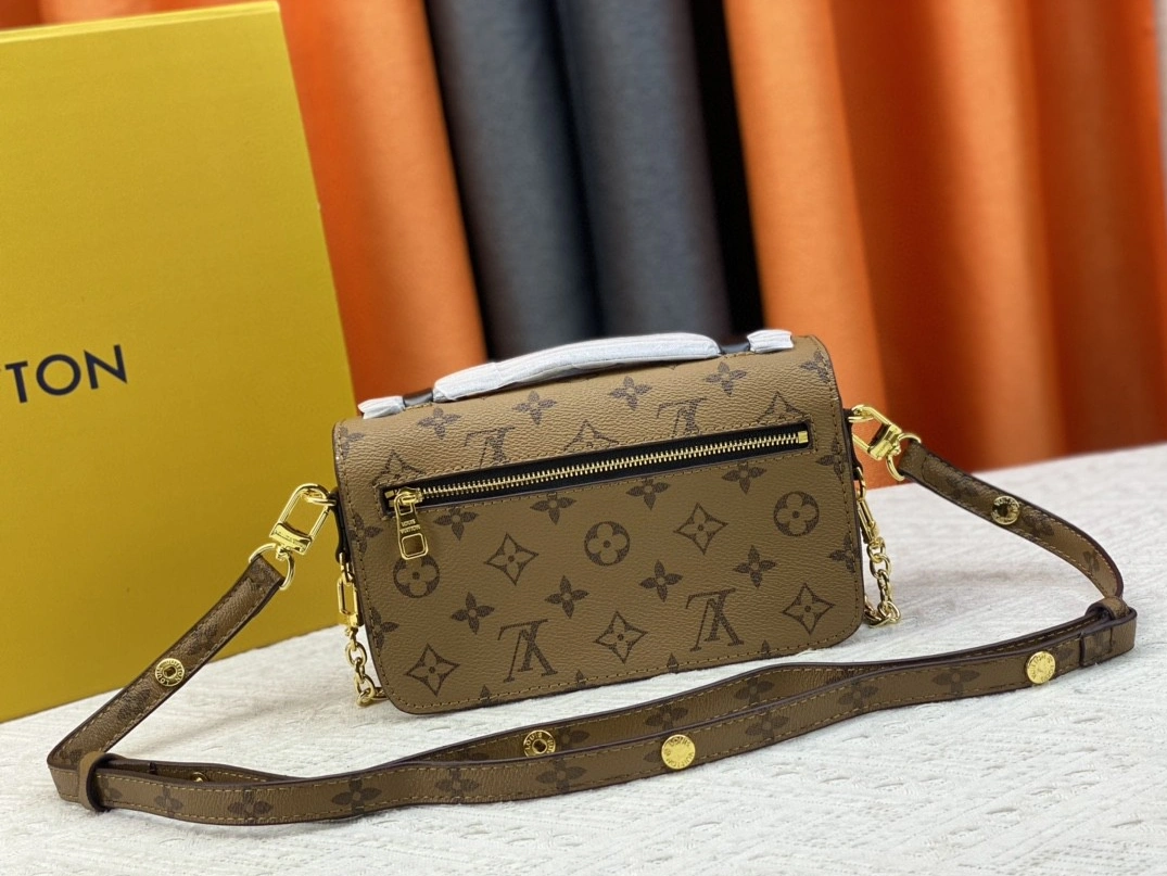 Louis Vuitton AAA Quality Messenger Bags For Women GoodFit 6689