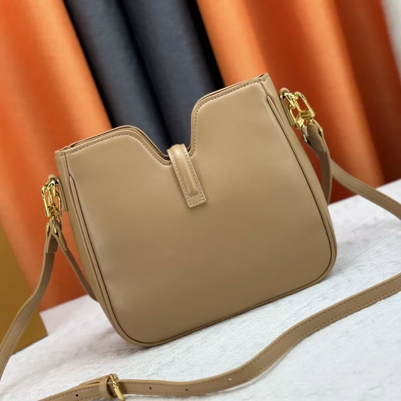 Louis Vuitton AAA Quality Messenger Bags For Women GoodFit 6751