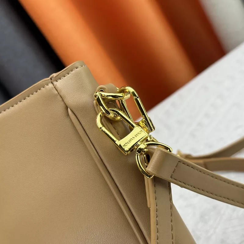 Louis Vuitton AAA Quality Messenger Bags For Women GoodFit 6751