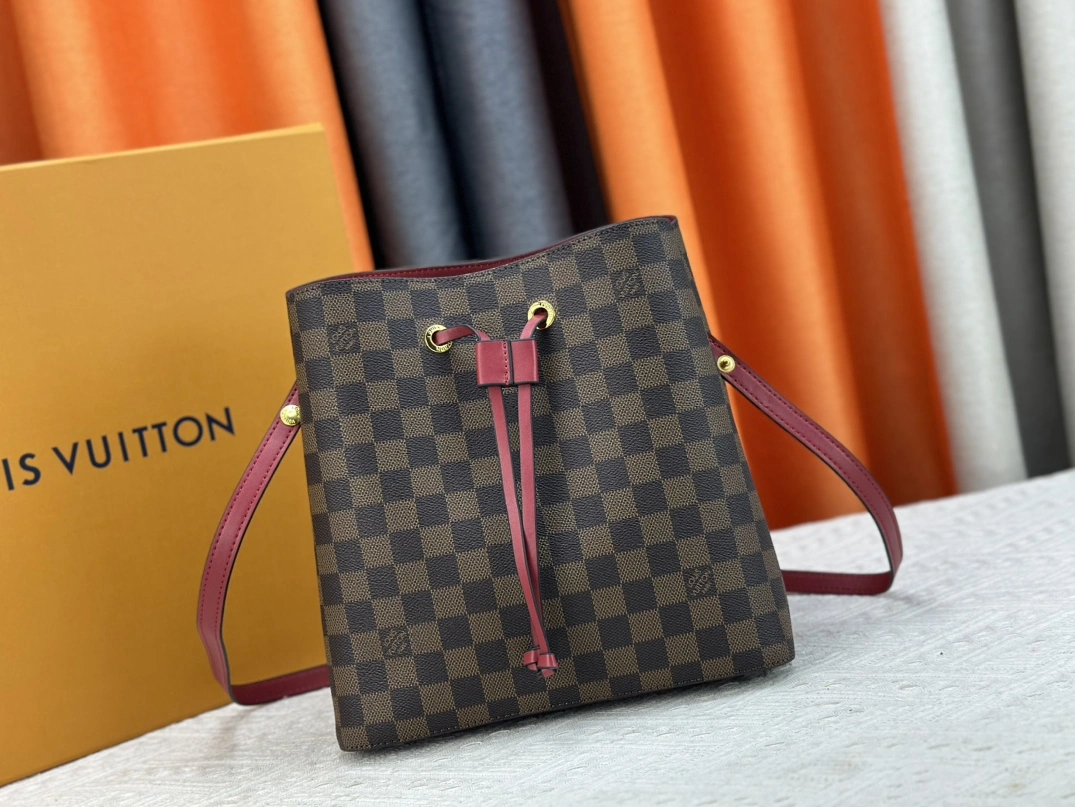 Louis Vuitton AAA Quality Messenger Bags For Women GoodFit 8470