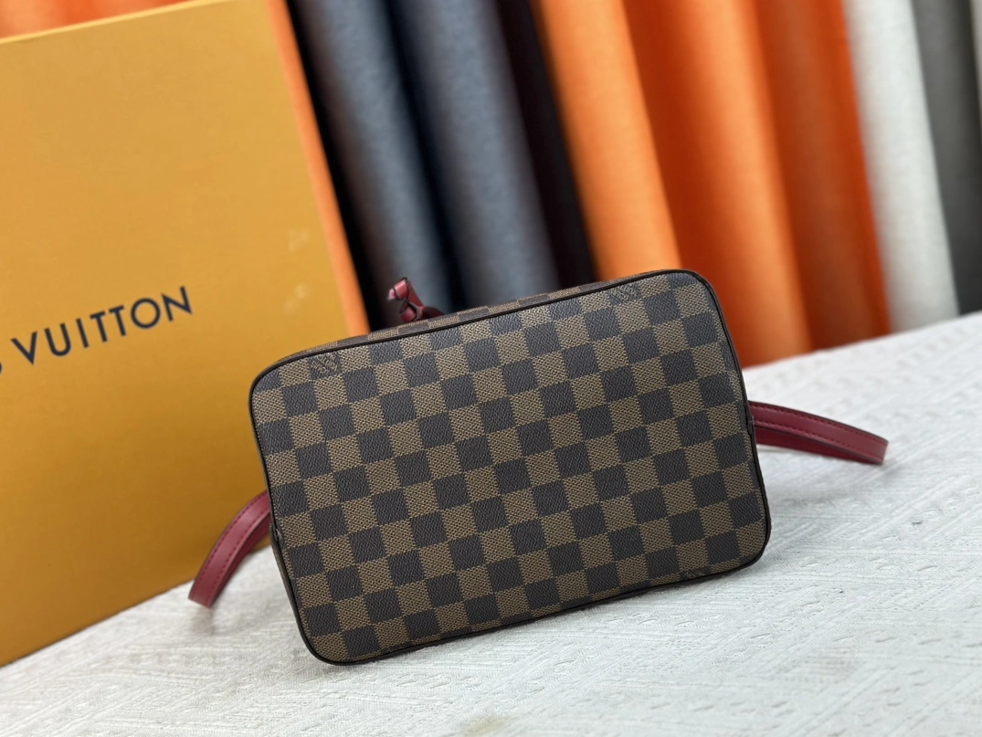 Louis Vuitton AAA Quality Messenger Bags For Women GoodFit 8470