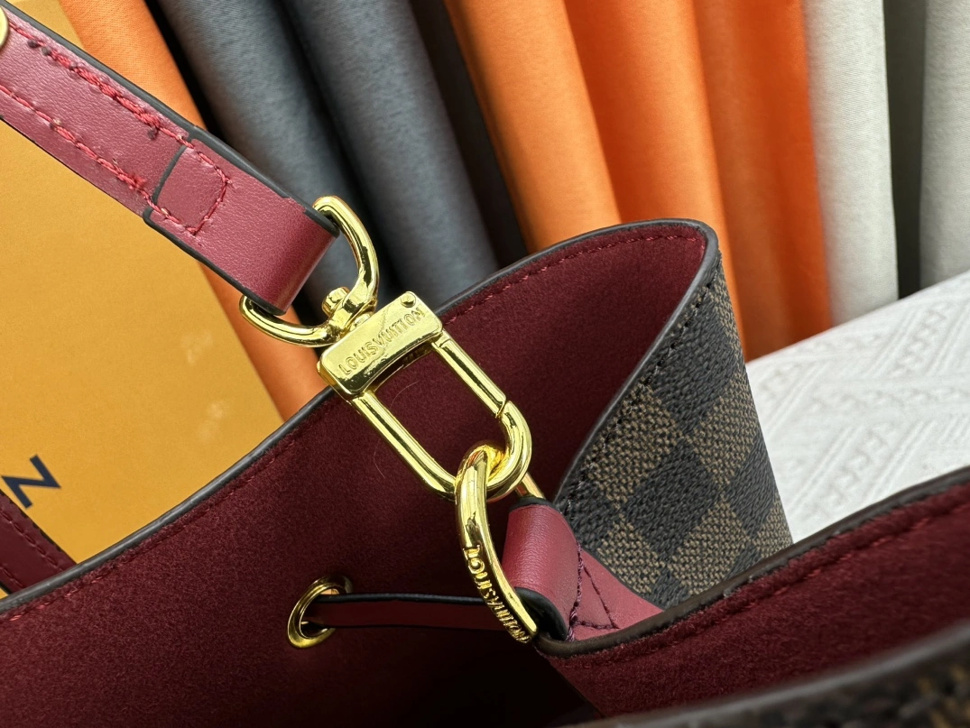 Louis Vuitton AAA Quality Messenger Bags For Women GoodFit 8470