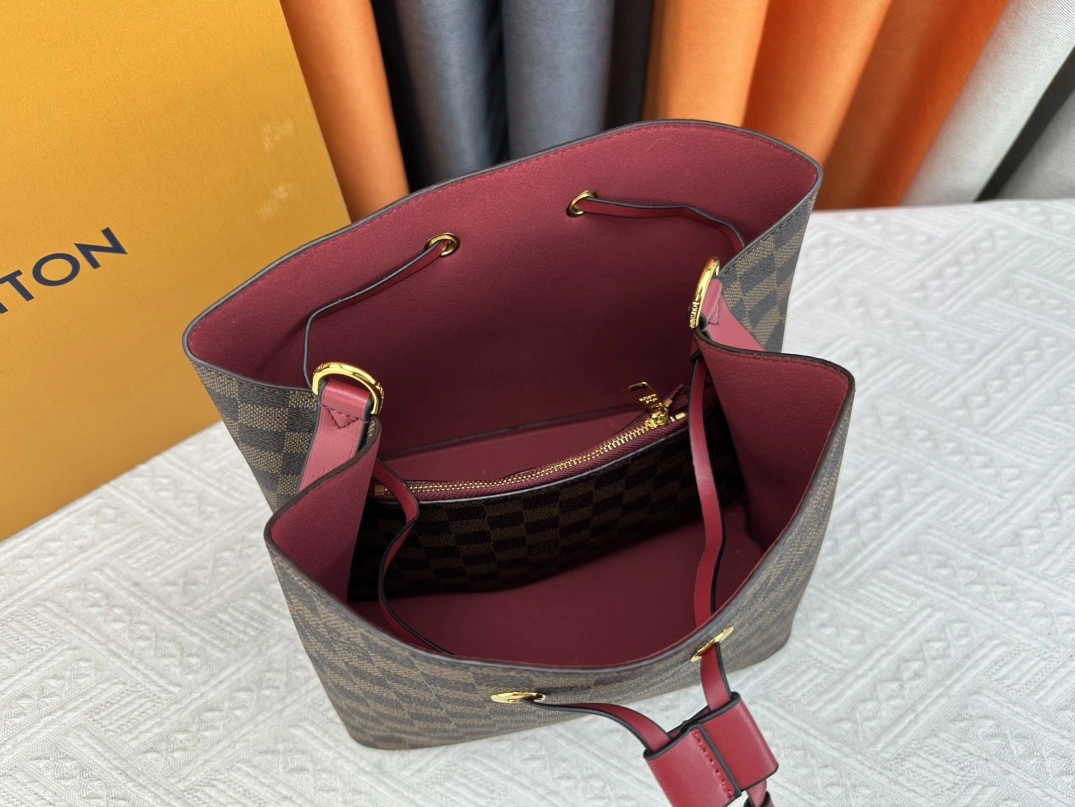 Louis Vuitton AAA Quality Messenger Bags For Women GoodFit 8470