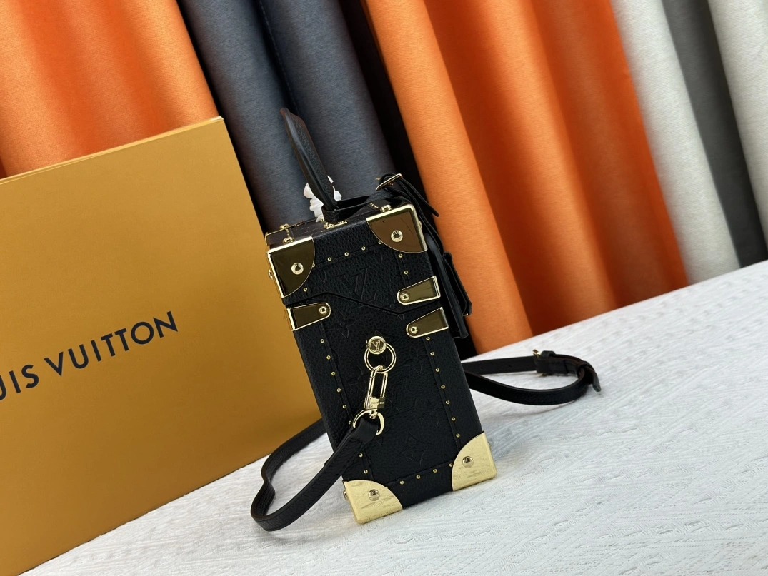 Louis Vuitton AAA Quality Messenger Bags For Women GoodFit 9144