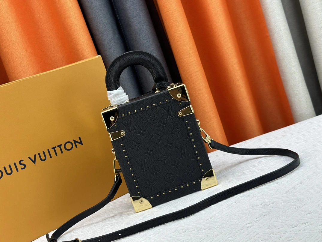 Louis Vuitton AAA Quality Messenger Bags For Women GoodFit 9144