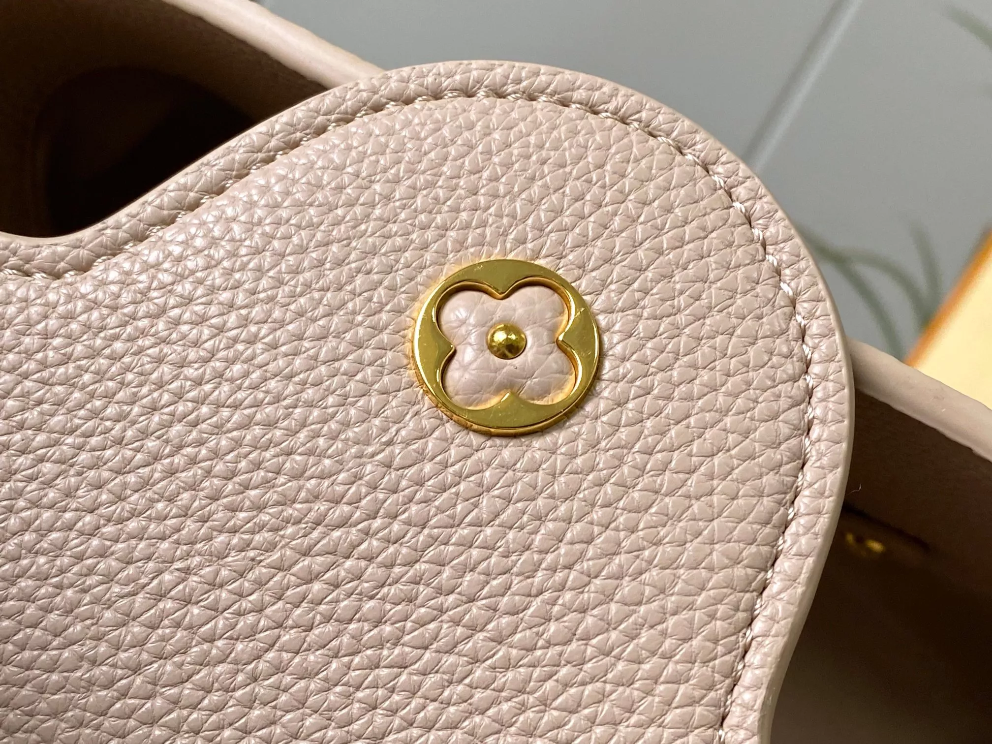 Louis Vuitton AAA Quality Messenger Bags For Women HighQuality 640
