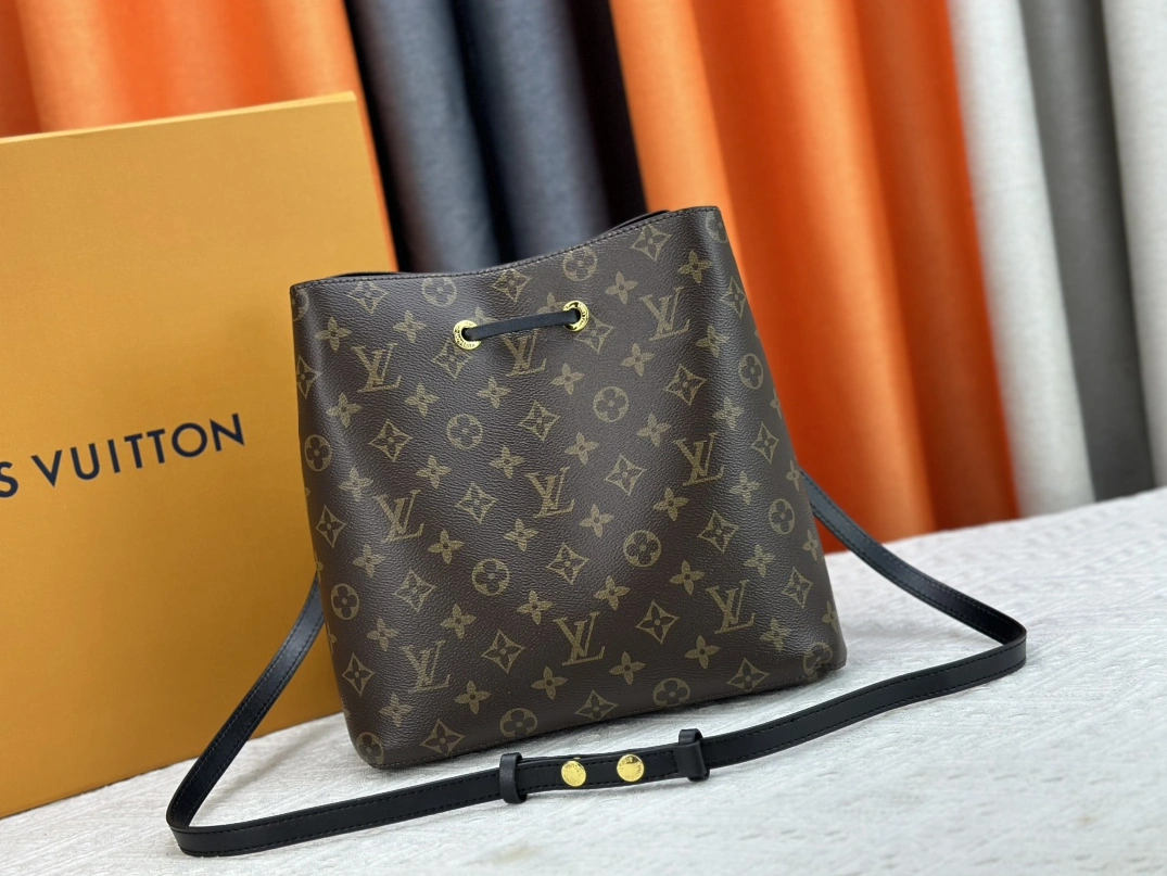 Louis Vuitton AAA Quality Messenger Bags For Women HighQuality 797
