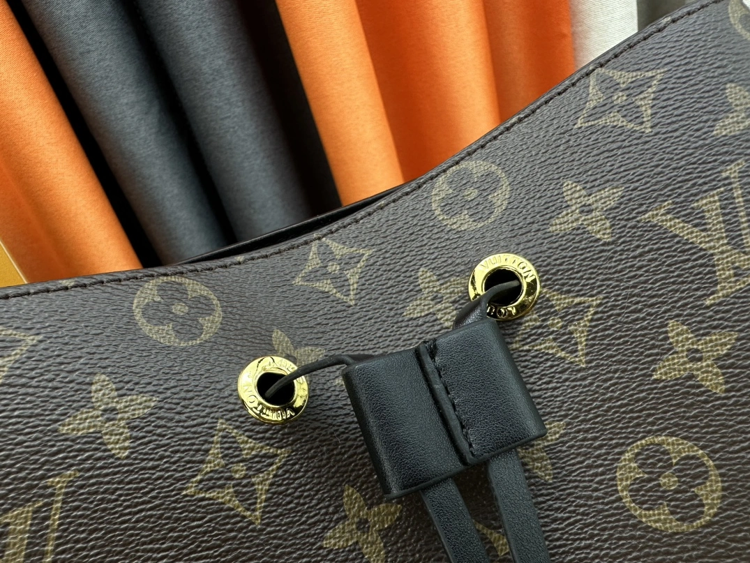 Louis Vuitton AAA Quality Messenger Bags For Women HighQuality 797