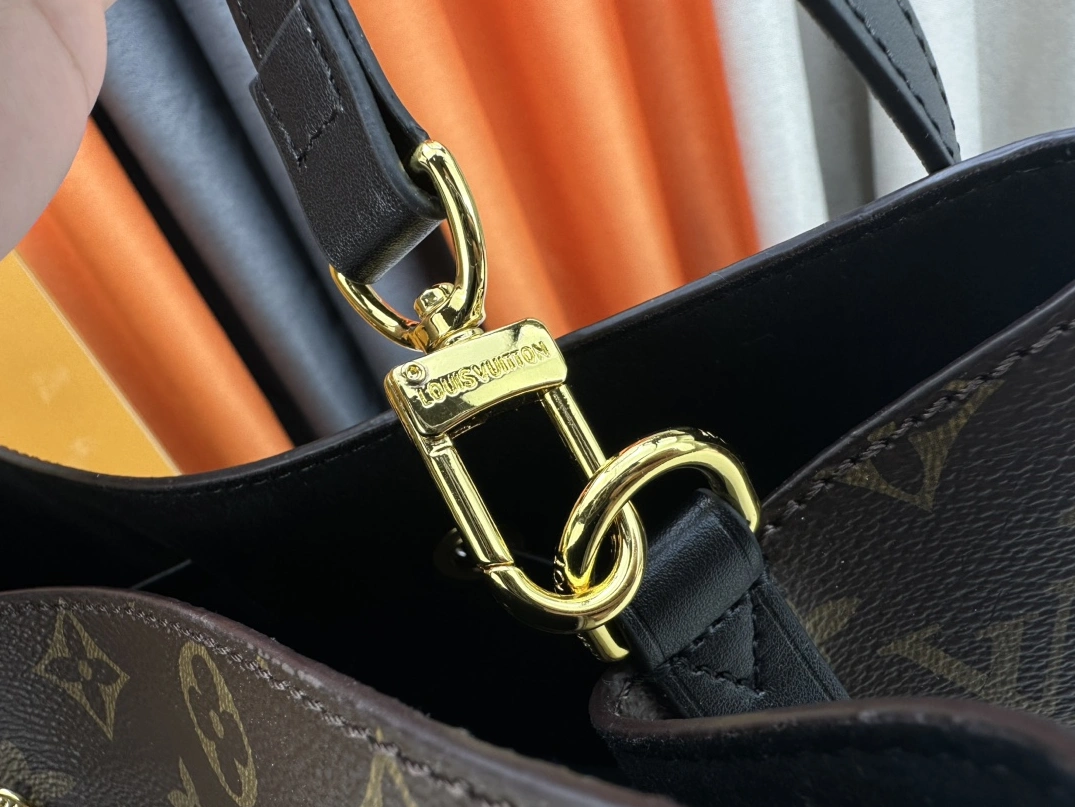 Louis Vuitton AAA Quality Messenger Bags For Women HighQuality 797
