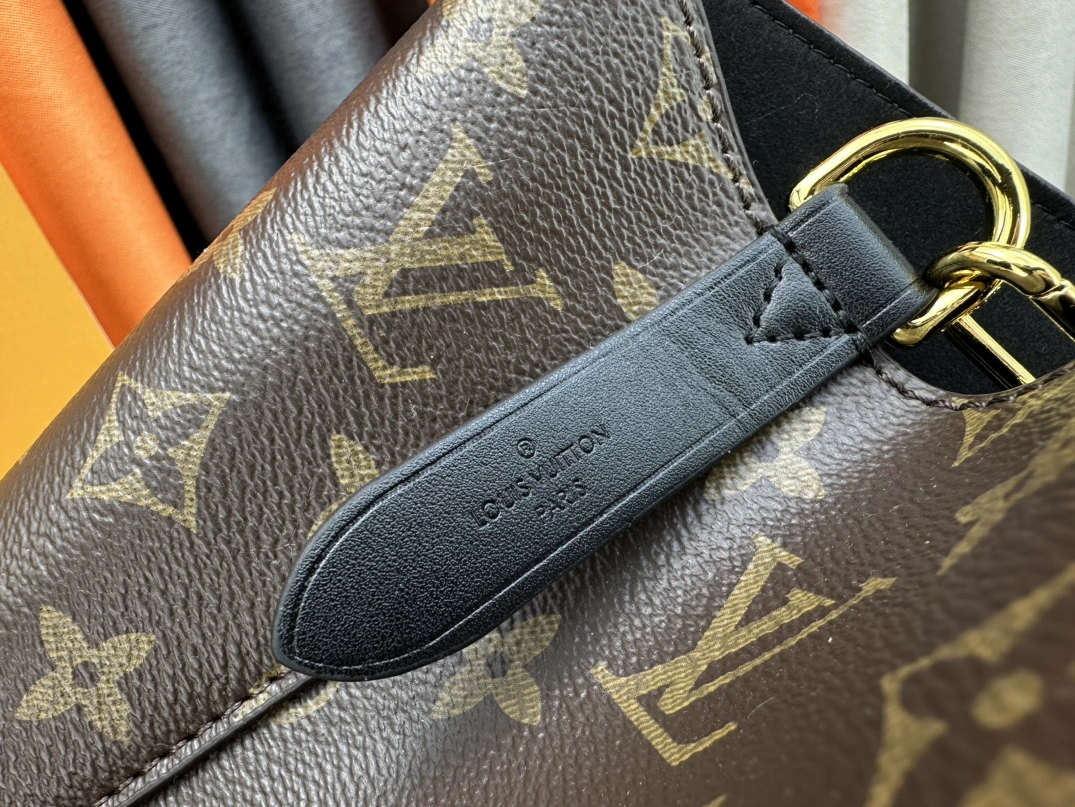 Louis Vuitton AAA Quality Messenger Bags For Women HighQuality 797
