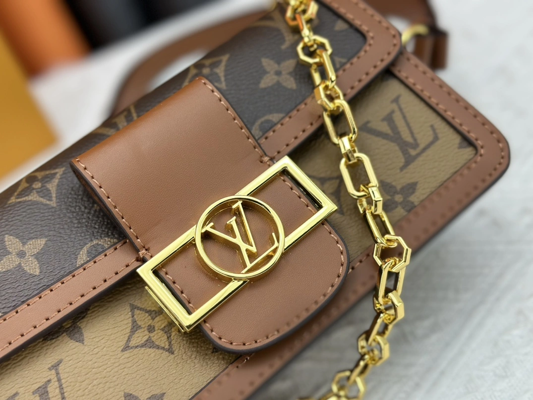 Louis Vuitton AAA Quality Messenger Bags For Women HighQuality 8200