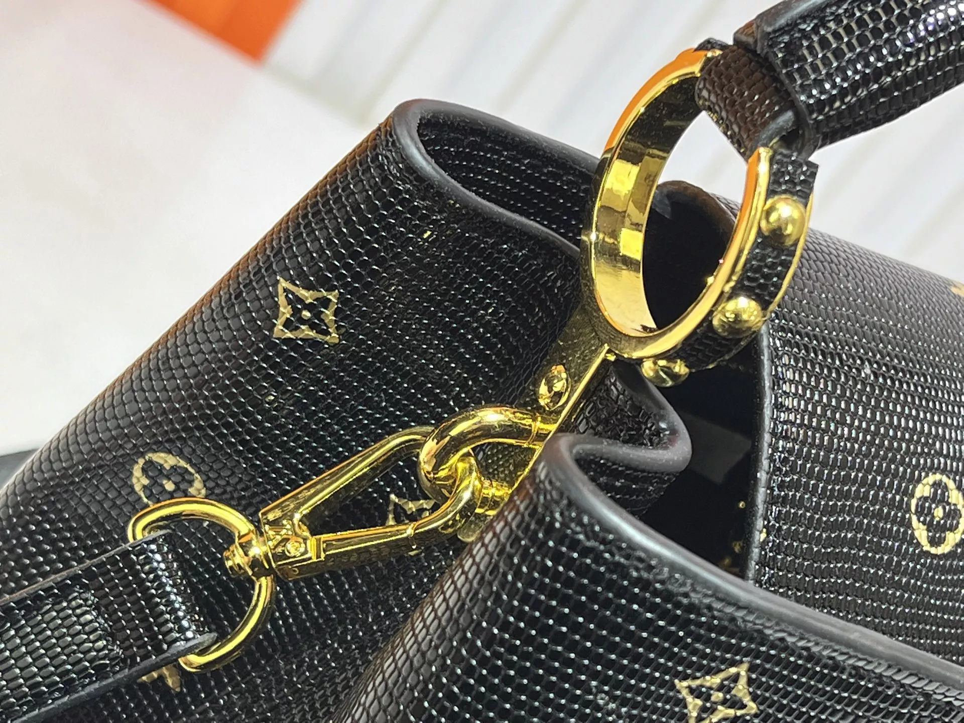 Louis Vuitton AAA Quality Messenger Bags For Women Lightweight 2516