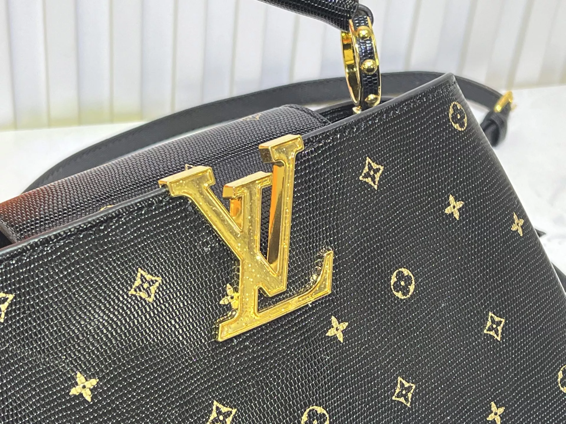 Louis Vuitton AAA Quality Messenger Bags For Women Lightweight 2516