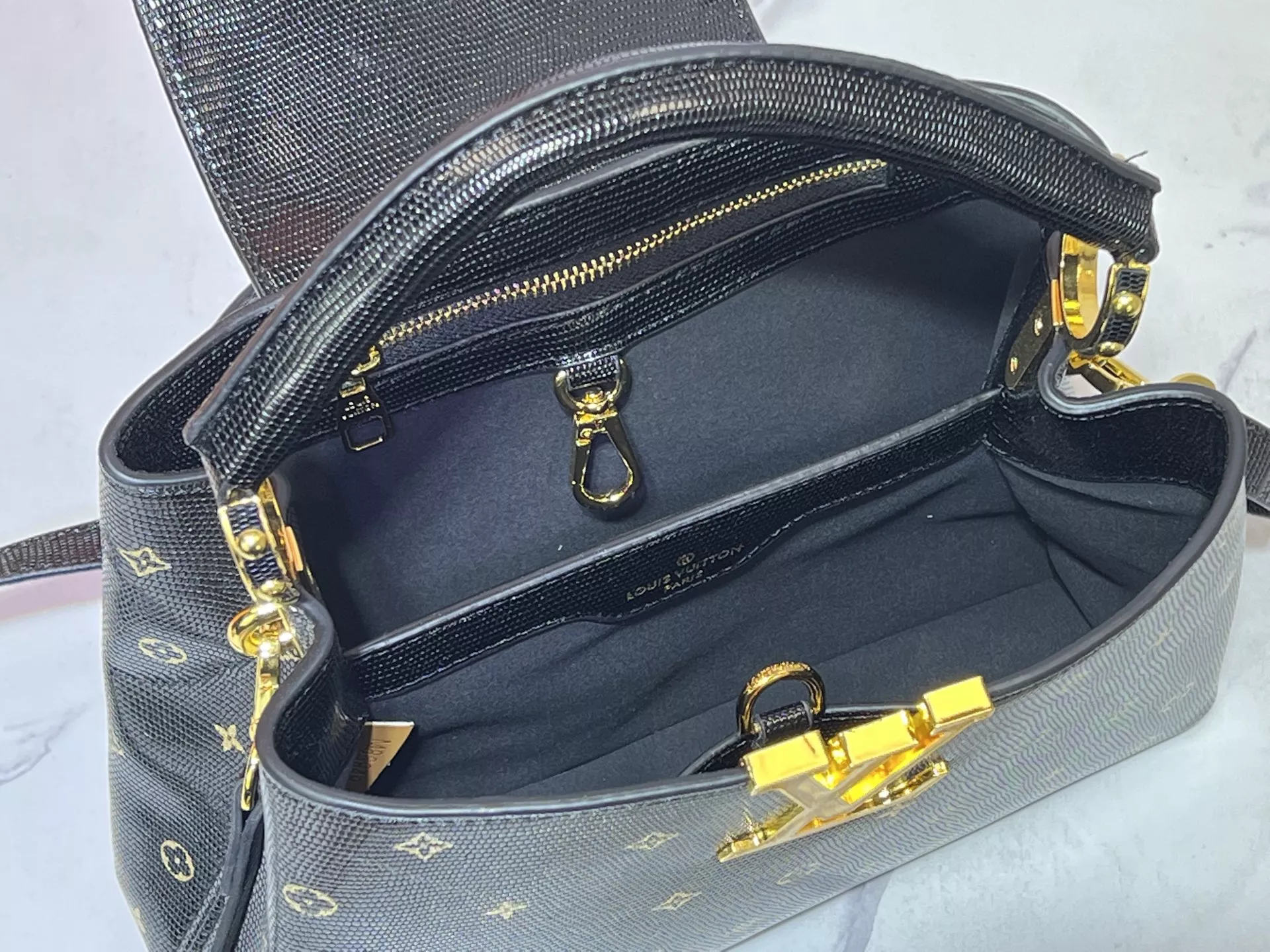 Louis Vuitton AAA Quality Messenger Bags For Women Lightweight 2516