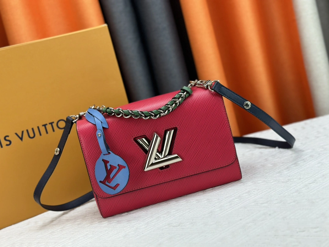 Louis Vuitton AAA Quality Messenger Bags For Women Lightweight 6062