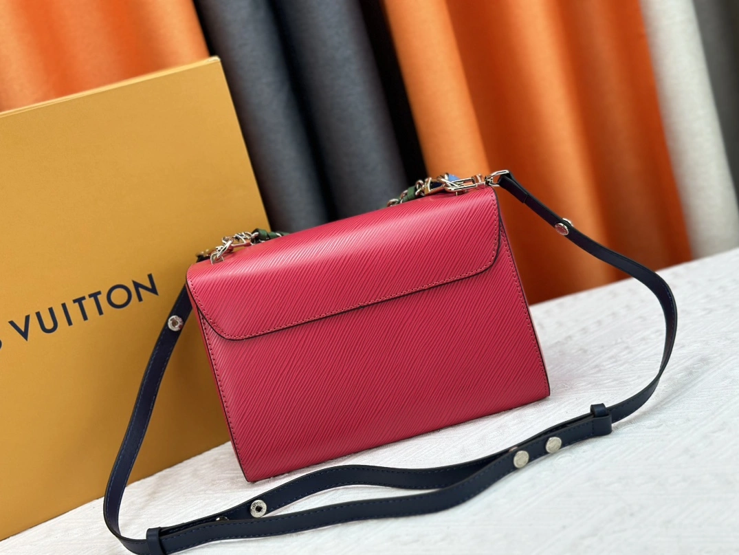 Louis Vuitton AAA Quality Messenger Bags For Women Lightweight 6062