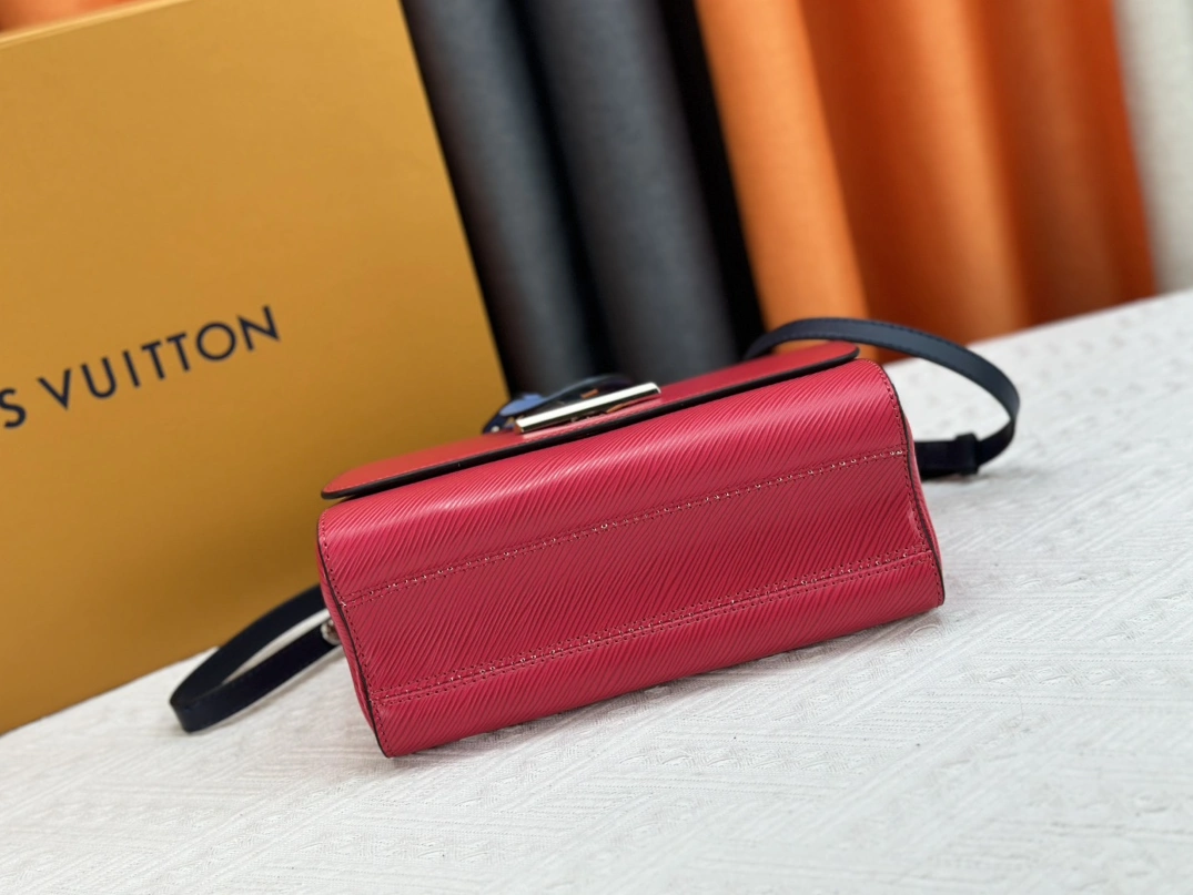 Louis Vuitton AAA Quality Messenger Bags For Women Lightweight 6062