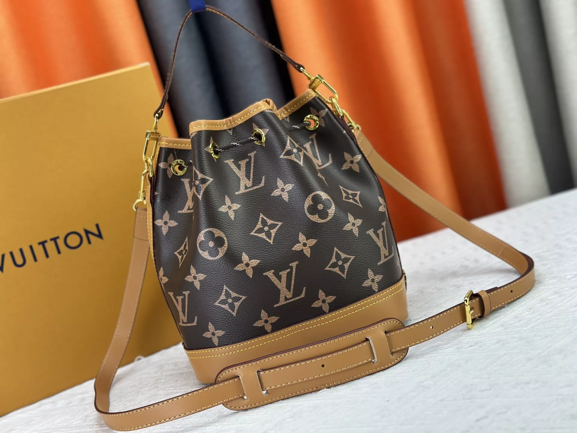 Louis Vuitton AAA Quality Messenger Bags For Women Minimalist 1092