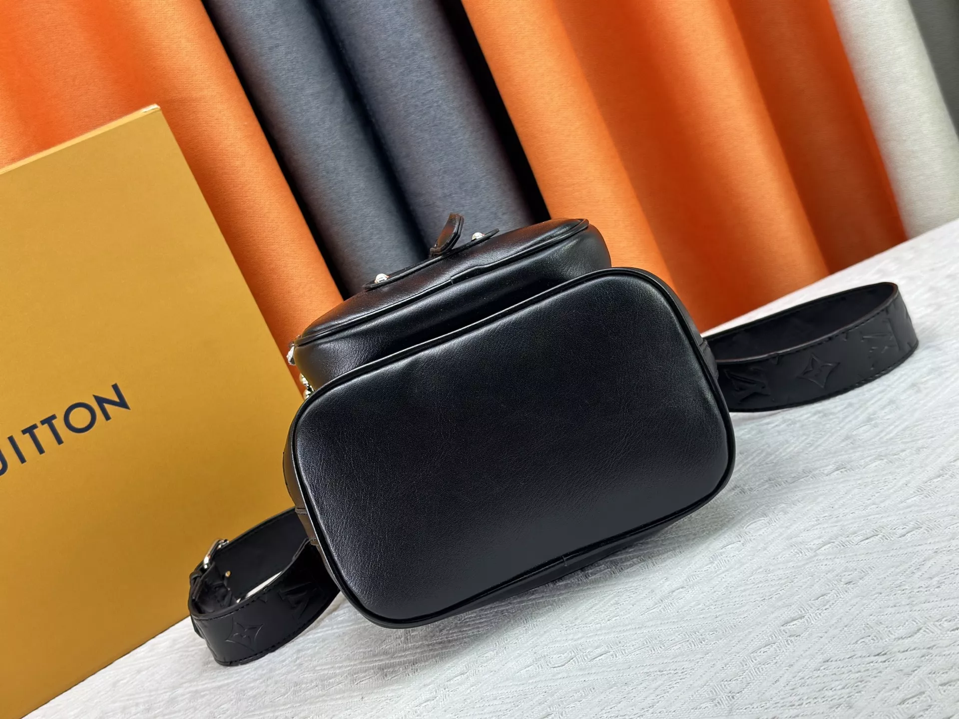 Louis Vuitton AAA Quality Messenger Bags For Women Minimalist 2893