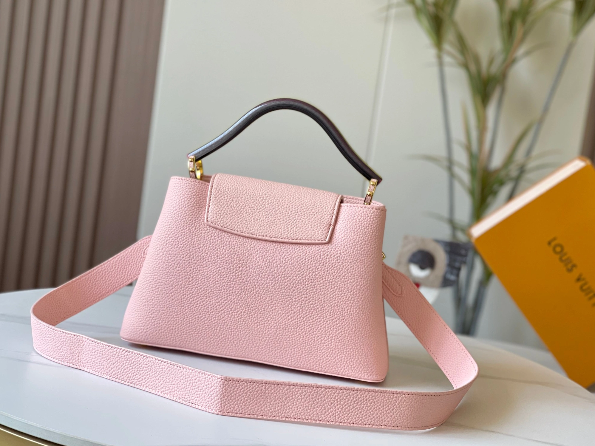 Louis Vuitton AAA Quality Messenger Bags For Women Minimalist 361