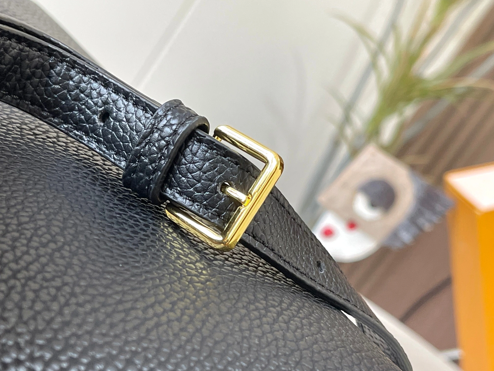 Louis Vuitton AAA Quality Messenger Bags For Women Minimalist 371