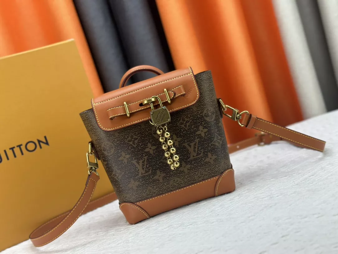 Louis Vuitton AAA Quality Messenger Bags For Women Minimalist 674