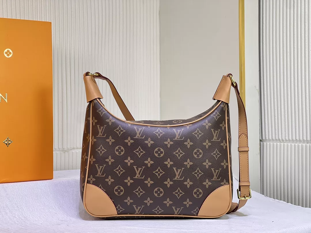 Louis Vuitton AAA Quality Messenger Bags For Women Minimalist 8530