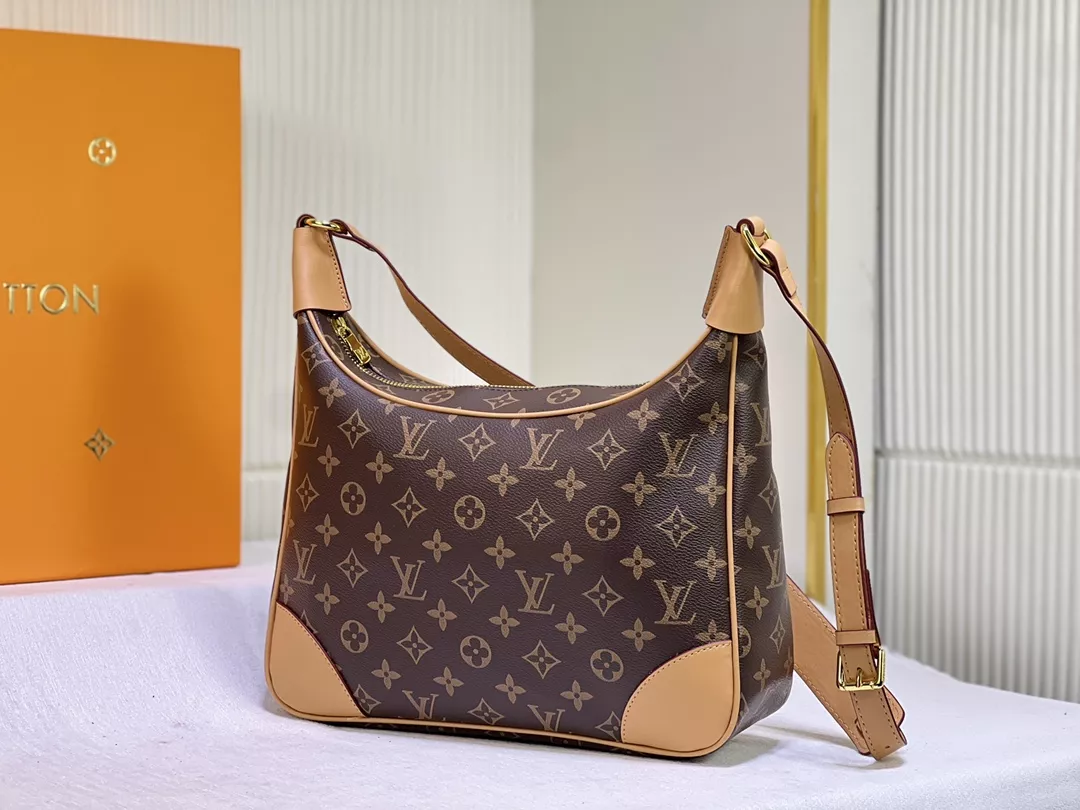 Louis Vuitton AAA Quality Messenger Bags For Women Minimalist 8530
