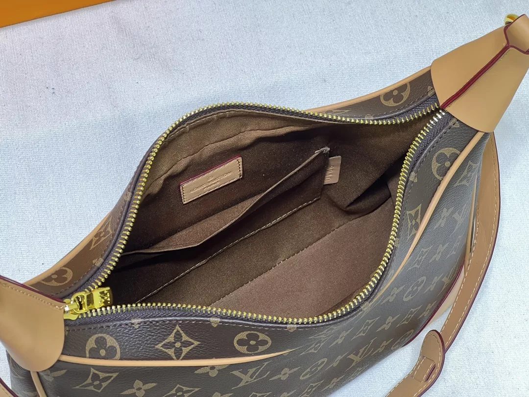 Louis Vuitton AAA Quality Messenger Bags For Women Minimalist 8530