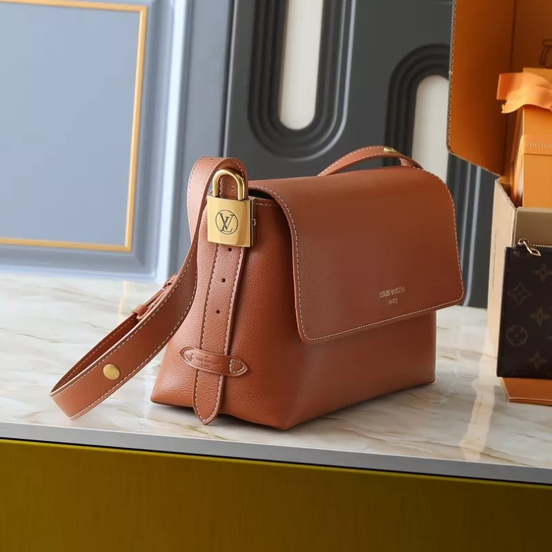 Louis Vuitton AAA Quality Messenger Bags For Women Minimalist 9936