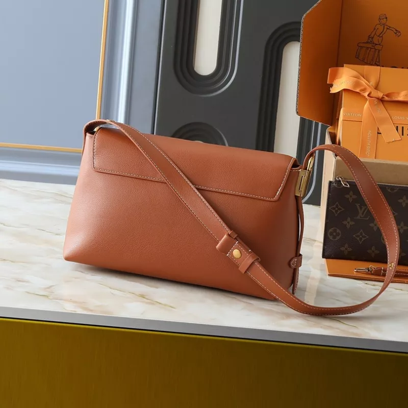 Louis Vuitton AAA Quality Messenger Bags For Women Minimalist 9936