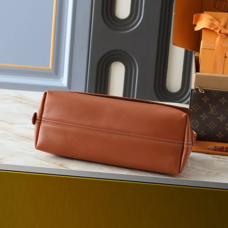Louis Vuitton AAA Quality Messenger Bags For Women Minimalist 9936
