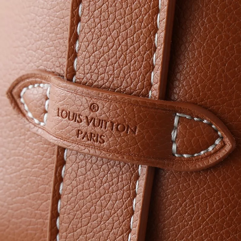 Louis Vuitton AAA Quality Messenger Bags For Women Minimalist 9936