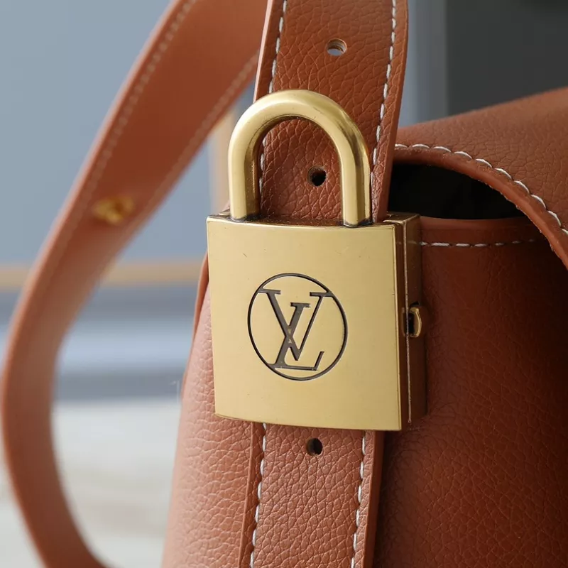 Louis Vuitton AAA Quality Messenger Bags For Women Minimalist 9936