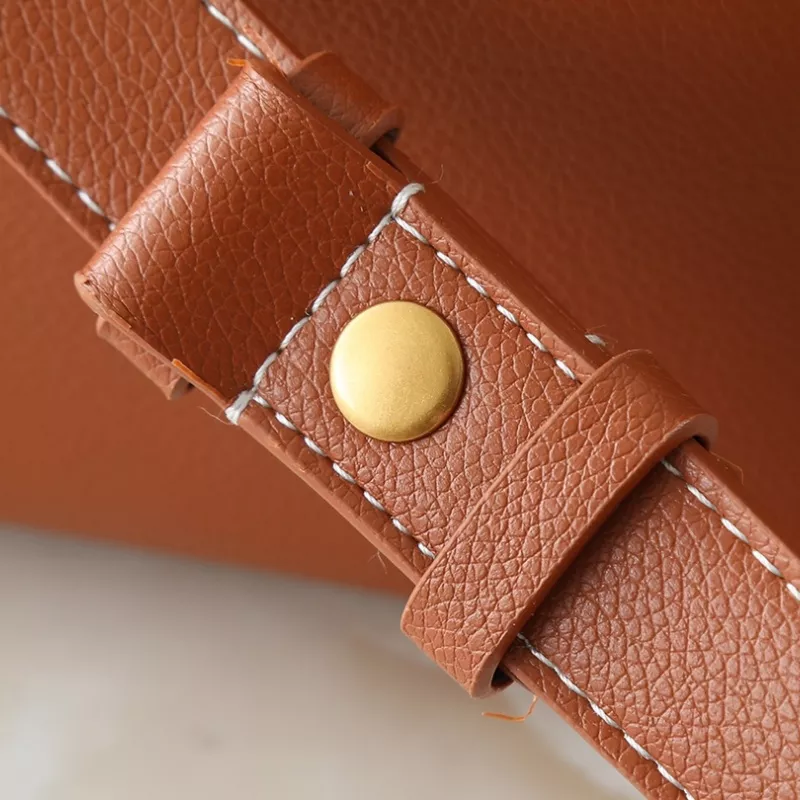 Louis Vuitton AAA Quality Messenger Bags For Women Minimalist 9936
