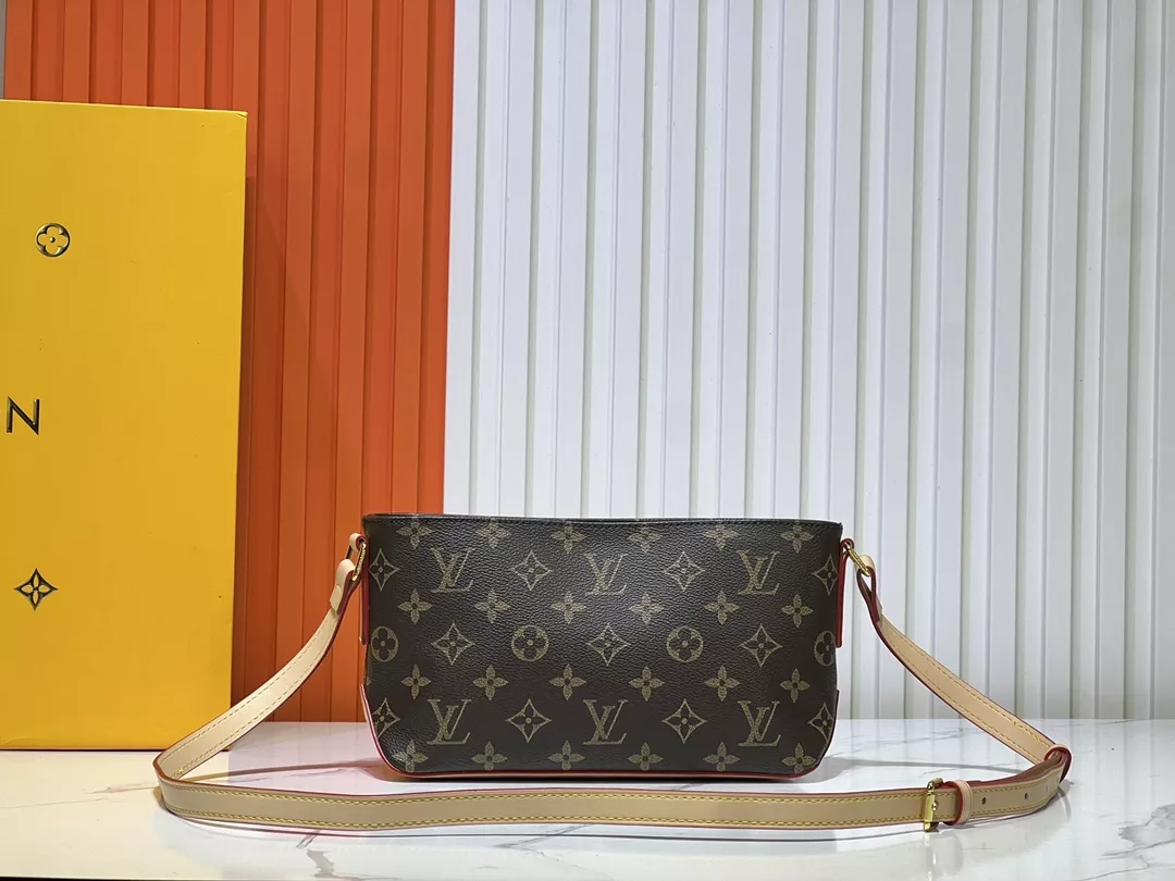 Louis Vuitton AAA Quality Messenger Bags For Women Modern 878