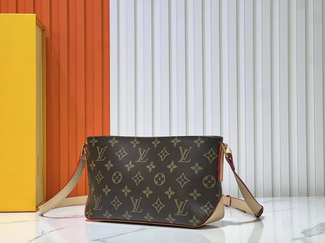 Louis Vuitton AAA Quality Messenger Bags For Women Modern 878
