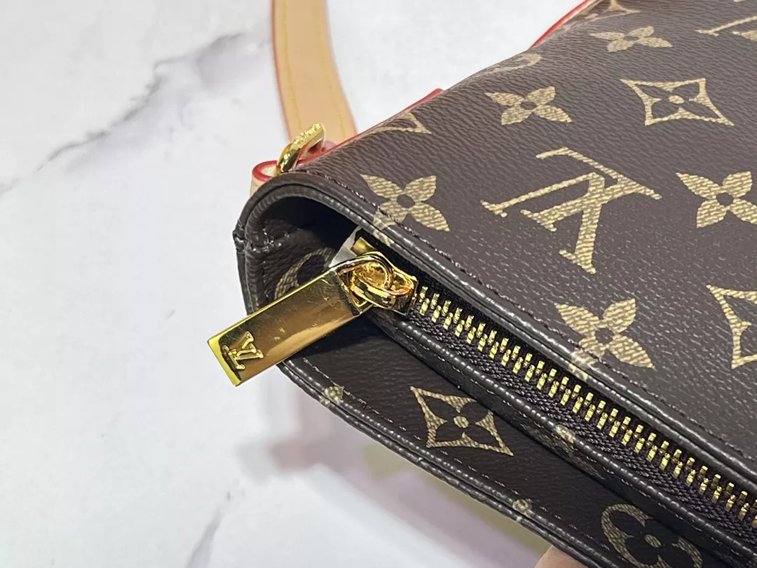 Louis Vuitton AAA Quality Messenger Bags For Women Modern 878