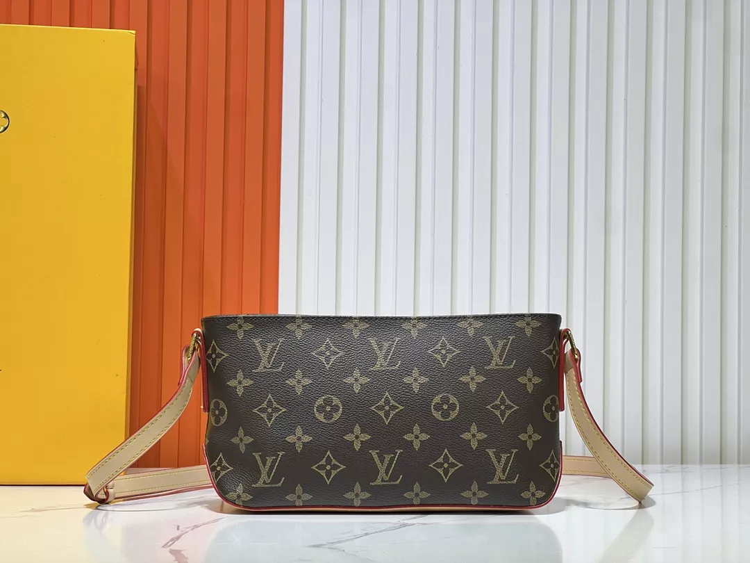Louis Vuitton AAA Quality Messenger Bags For Women Modern 878