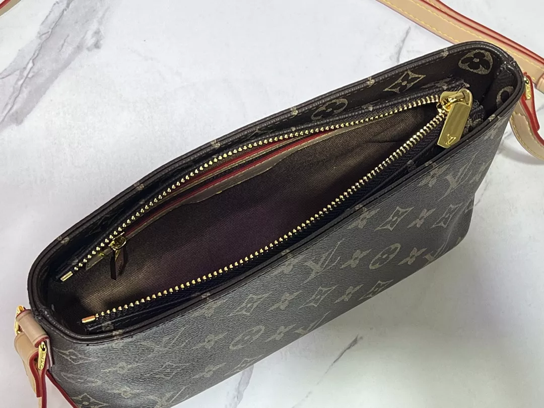 Louis Vuitton AAA Quality Messenger Bags For Women Modern 878